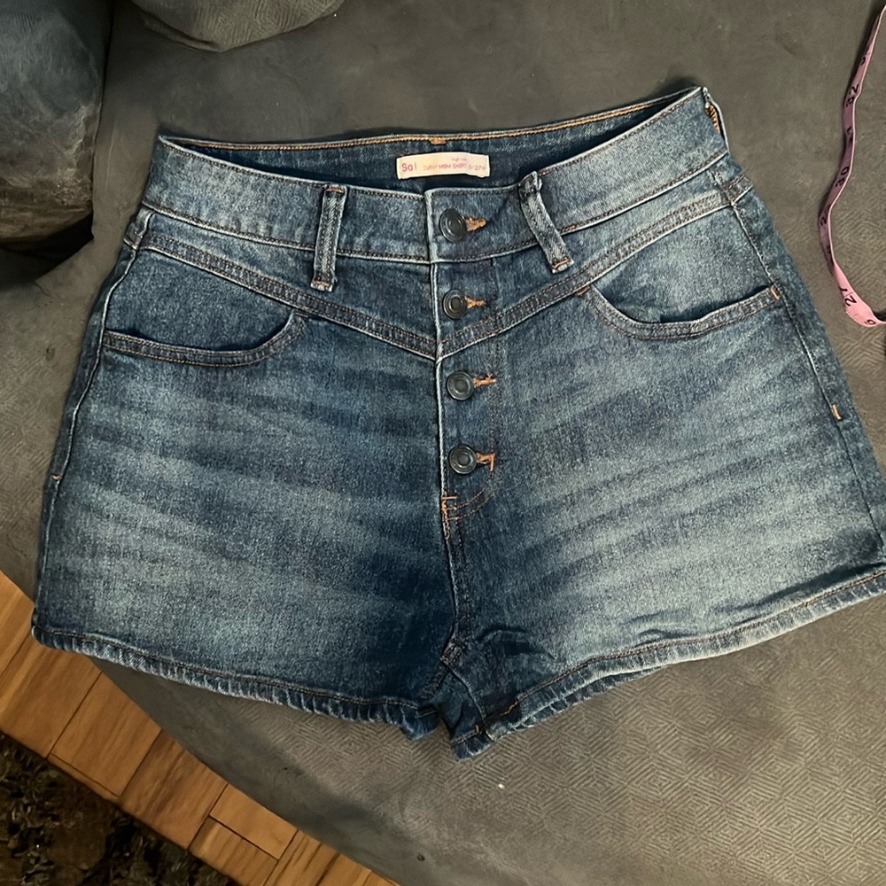 So. Curvy mom shorts 5/27W, NWOT, button fly, high rise denim shorts